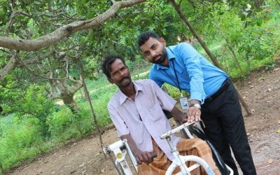 පුංචි පැලක ඉන්න ආබාධිත තාත්තා කෙනෙක්ට රෝද පුටුවක් පරිත්‍යාග කිරීම (Donating a Tricycle Wheelchair)