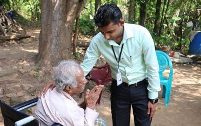 Thushani Perera Gallege අක්කාගේ අම්මාට, ලොකු අම්මාට සහ මහප්පාට නීරෝගීසුව පතා සහ ආච්චි අම්මාට නිවන්සුව පතා රෝද පුටුවක් පරිත්‍යාග කිරීම