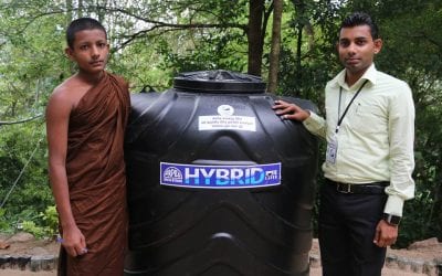 Hirosha Nakandala මිතුරාගේ බිරිඳට සෙත්පතා ලීටර් 1000ක ජල ටැංකියක් පූජා කිරීම